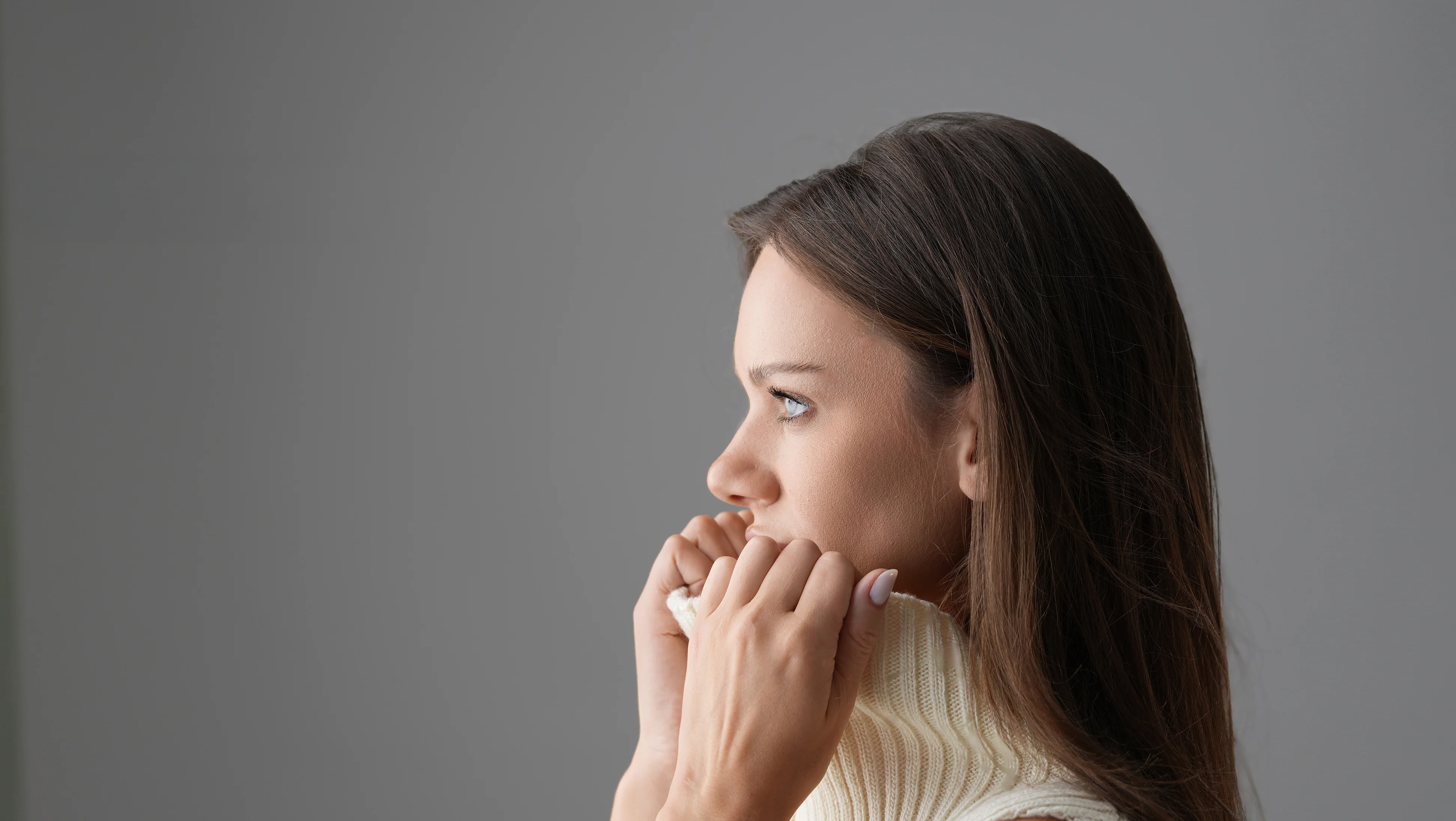 Roxana Diaconu in profile, her hands at her collar.